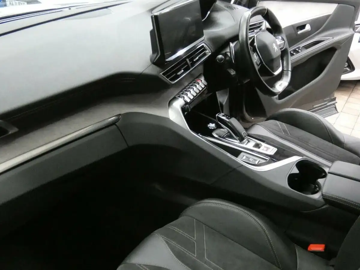 2021-peugeot-5008-suv-12-puretech-gt-eat8-big-79