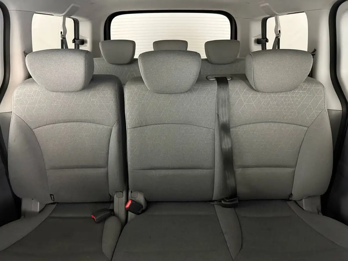 2019-hyundai-i800-25crdi-se-nav-136ps-big-13