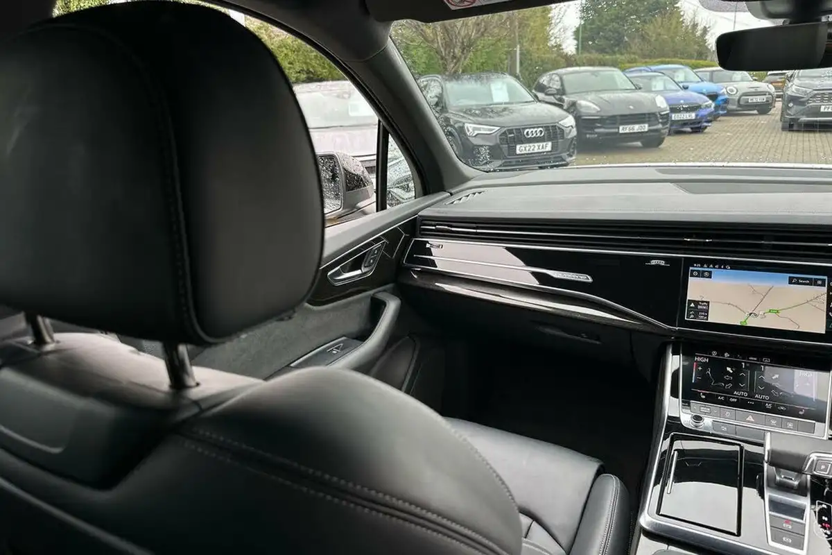 2022-audi-q7-30-55-tfsi-black-edition-big-35