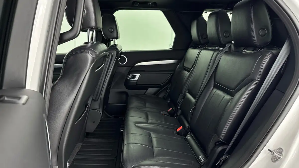 2019-land-rover-discovery-30-sd6-landmark-big-13