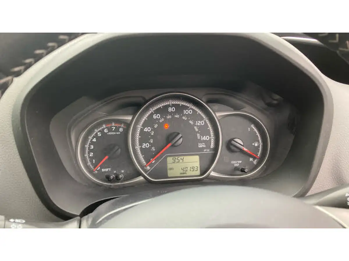 2017-toyota-yaris-133-icon-5d-big-8