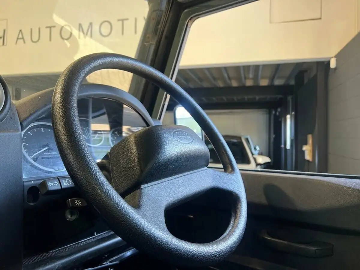 2012-land-rover-110-defender-22td-utility-station-wagon-5-drs-big-27