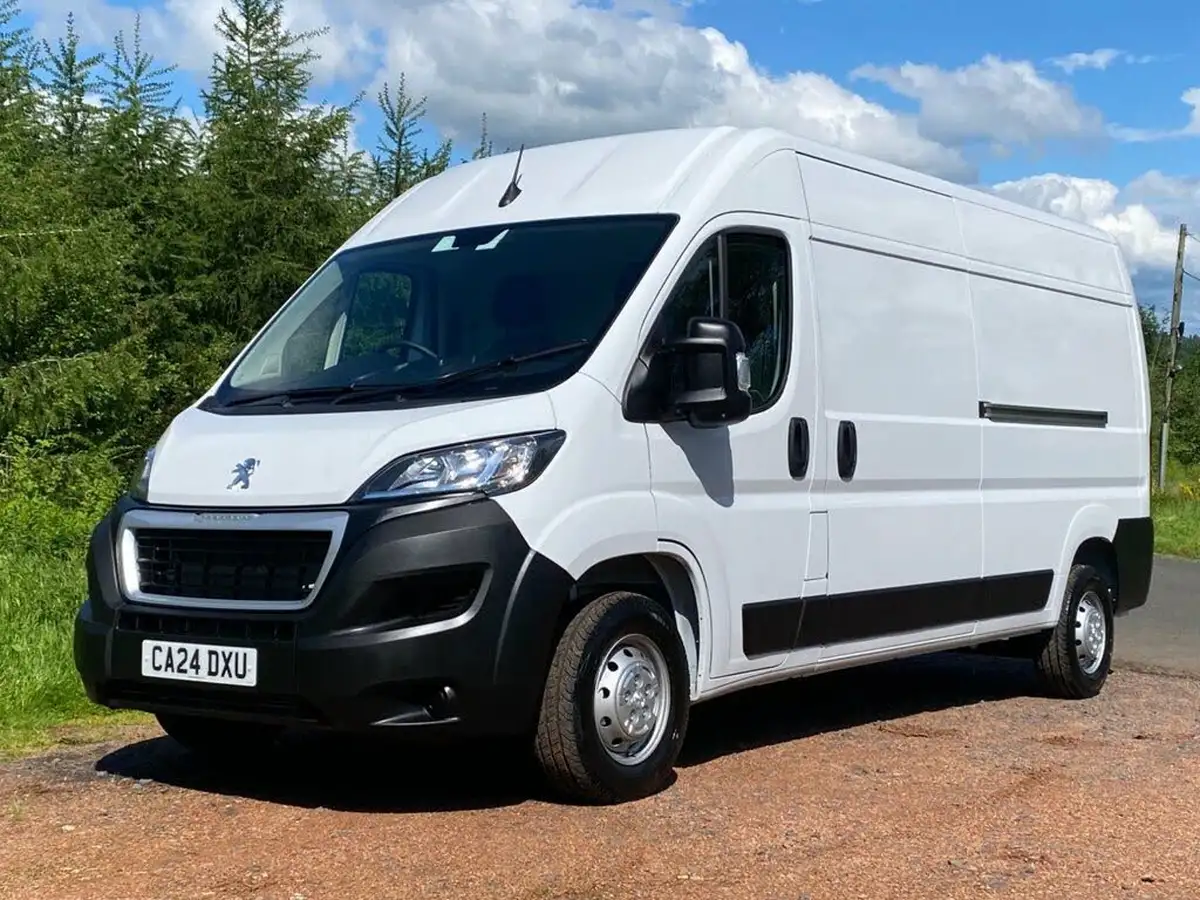 2024-peugeot-boxer-22-bluehdi-professional-premium-335-l3h2-panel-big-8