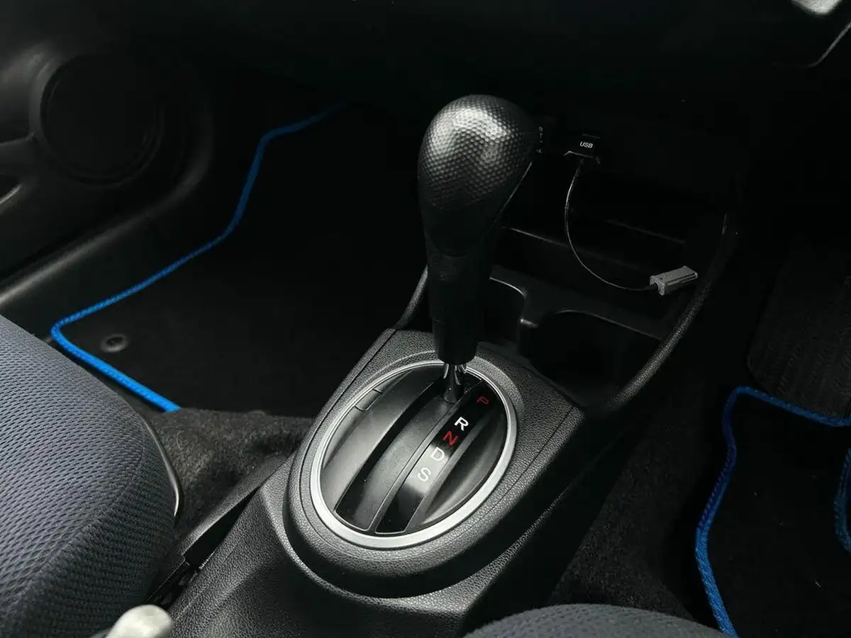2013-honda-jazz-13-hs-big-18