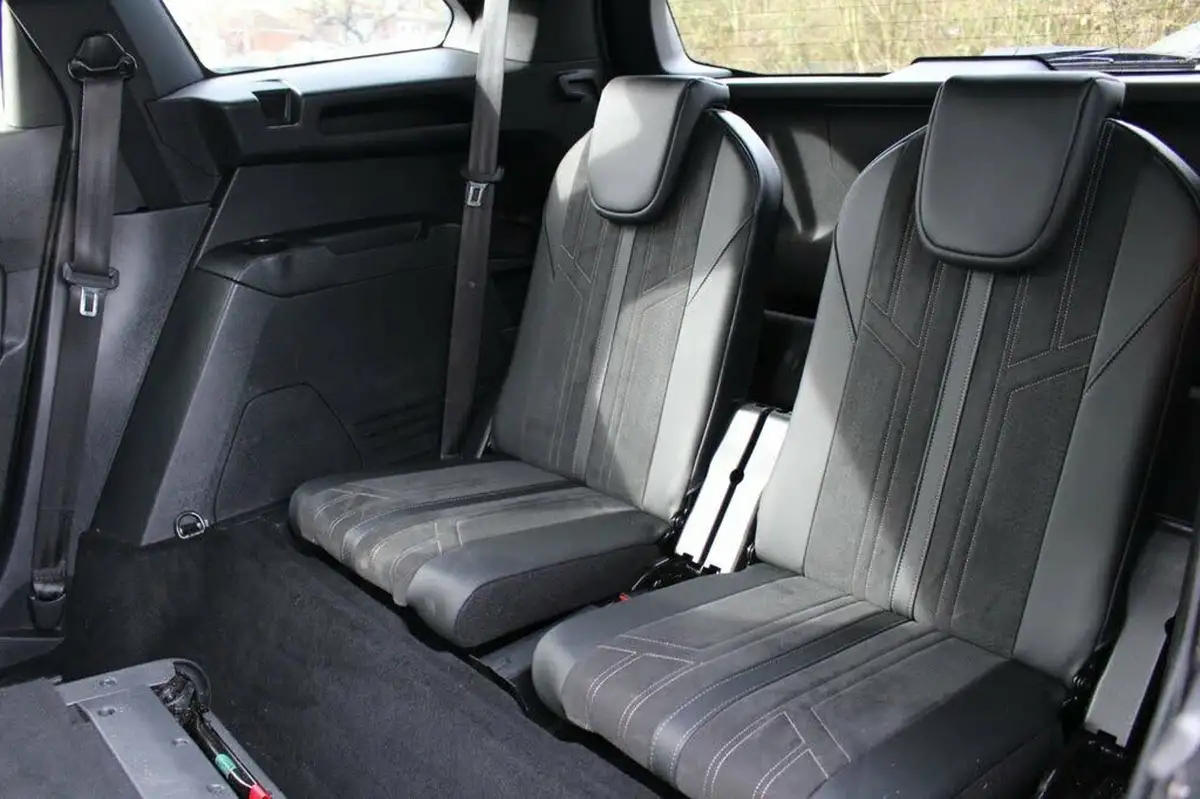 2021-peugeot-5008-suv-16-puretech-gt-big-35