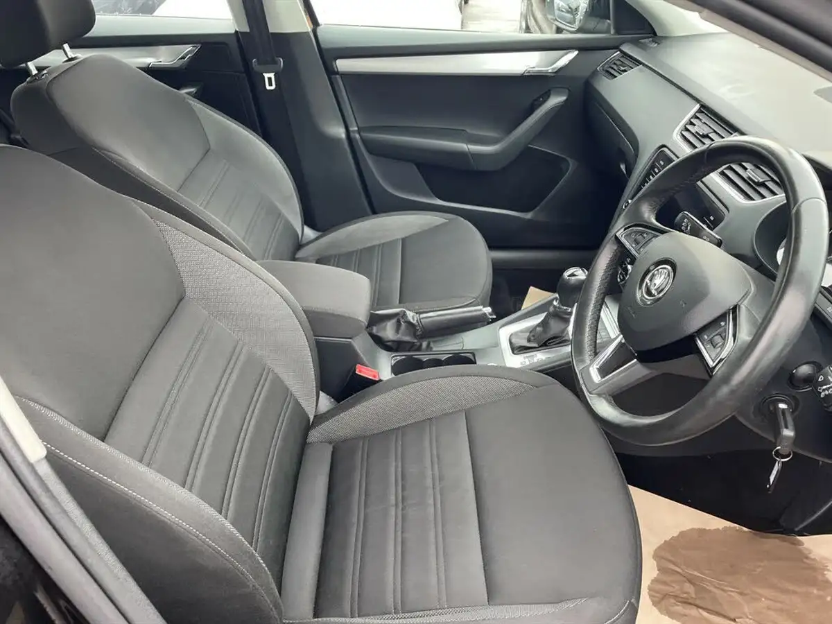 2019-skoda-octavia-10-tsi-se-technology-hatchback-dsg-big-6