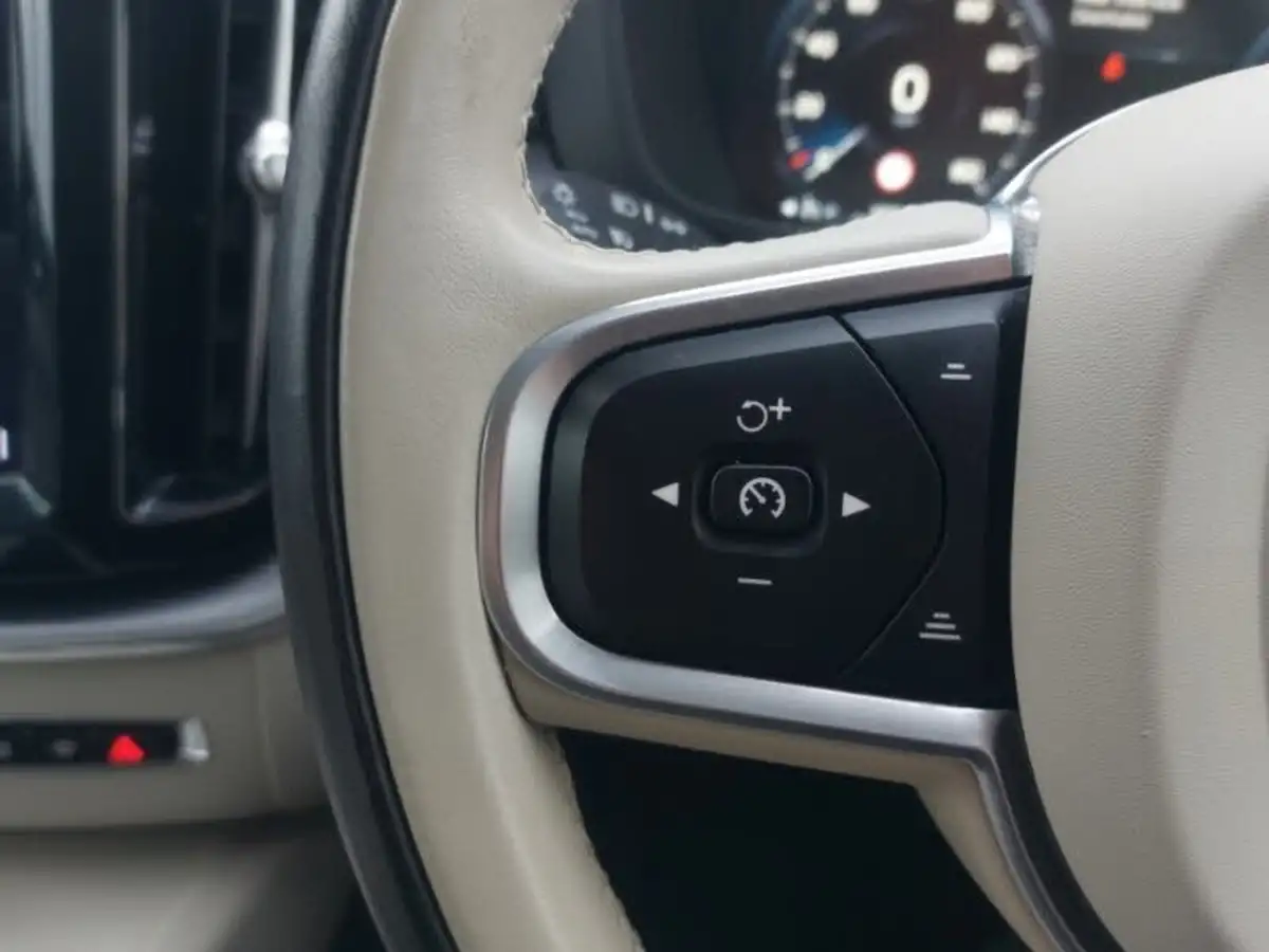 2021-volvo-xc60-20td-b4-momentum-big-14