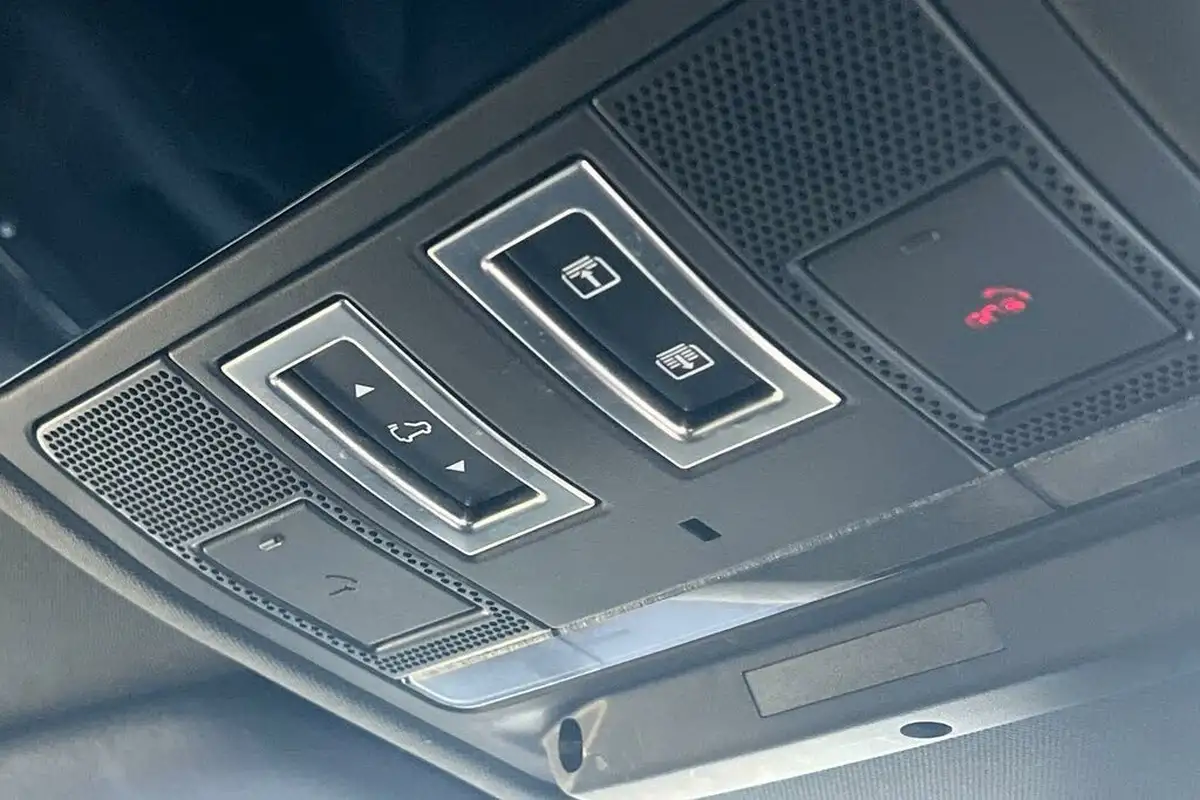 2023-land-rover-110-defender-20-p400e-x-big-58