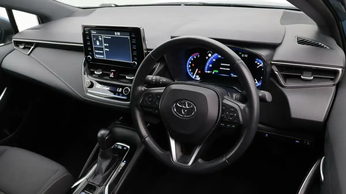 2022-toyota-corolla-18-vvt-i-icon-120bhp-trk-hatchback-5d-big-9
