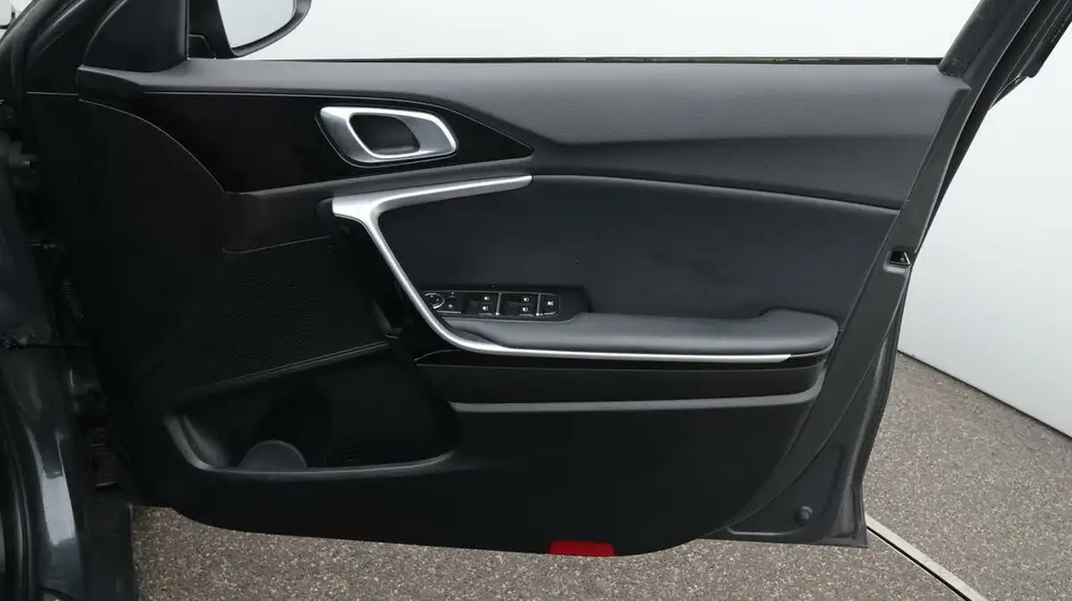 2021-kia-pro-ceed-15-t-gdi-gt-line-big-15