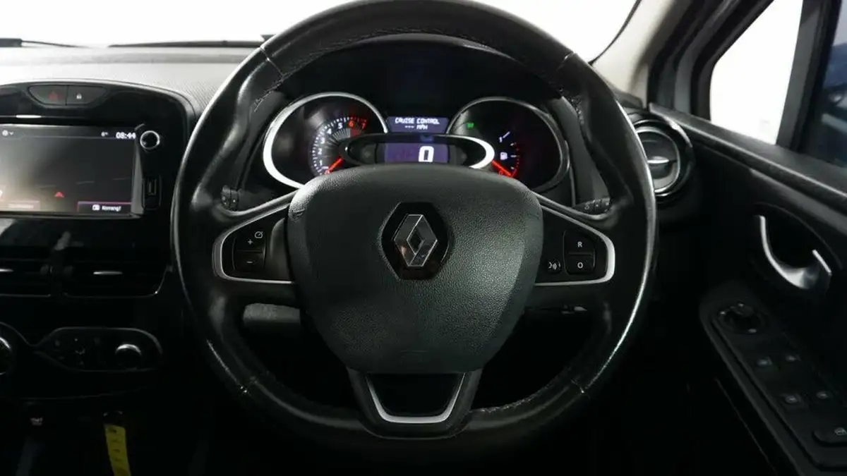2016-renault-clio-09-tce-dynamique-s-nav-big-14