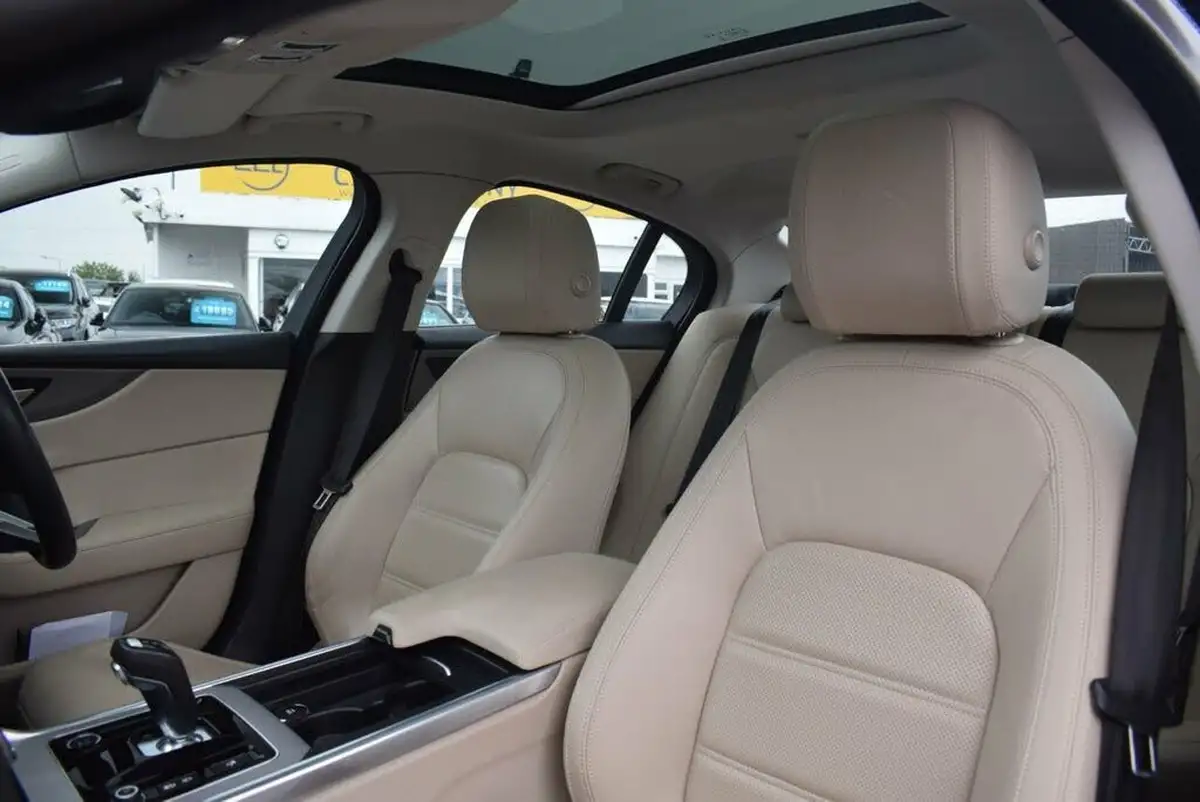 2019-jaguar-xe-20i-se-250ps-big-9