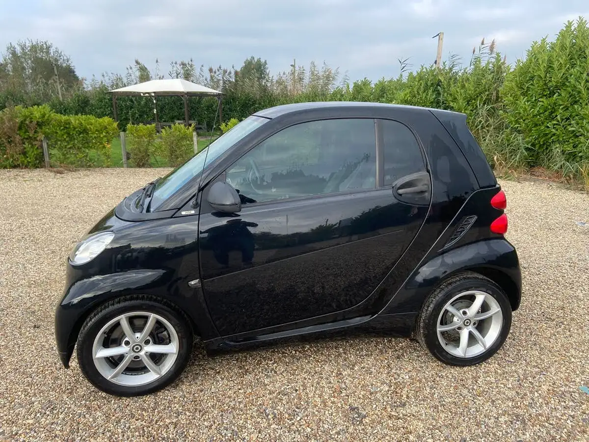 2011-smart-fortwo-08td-pulse-coupe-semi-a-big-3