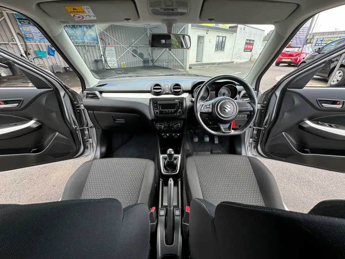 2019-suzuki-swift-12-dualjet-attitude-big-26