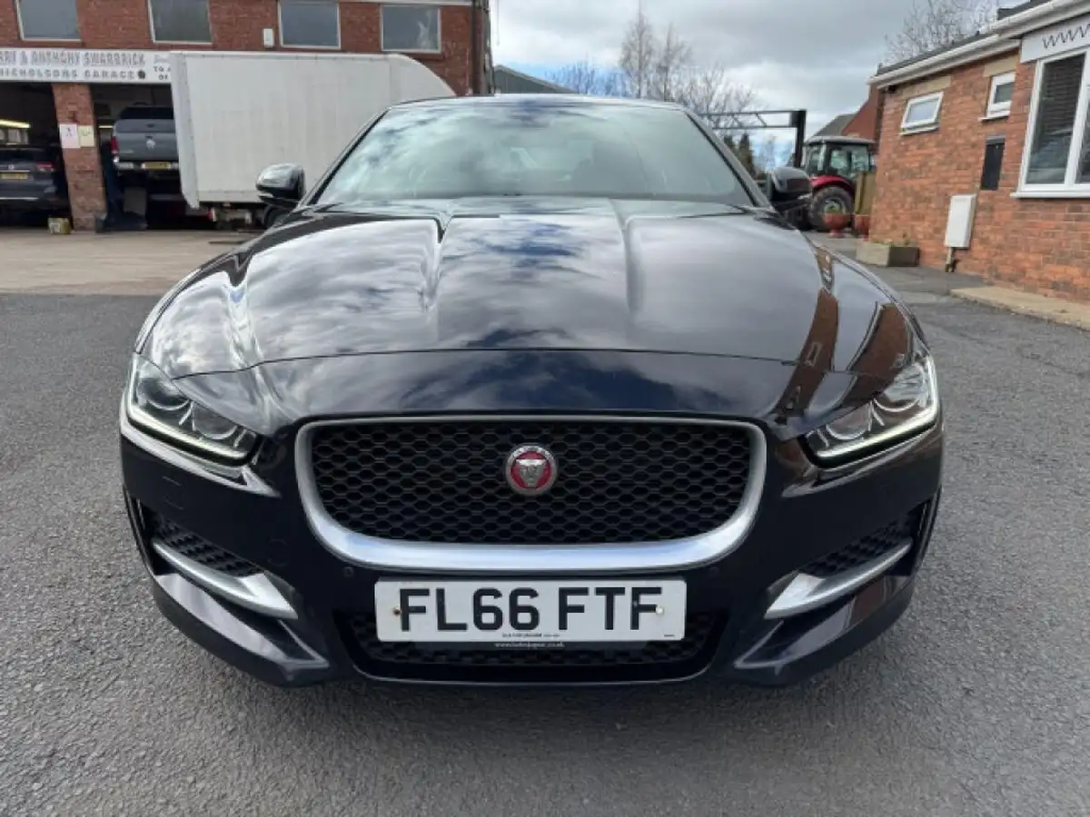 2016-jaguar-xe-20d-r-sport-180ps-big-1