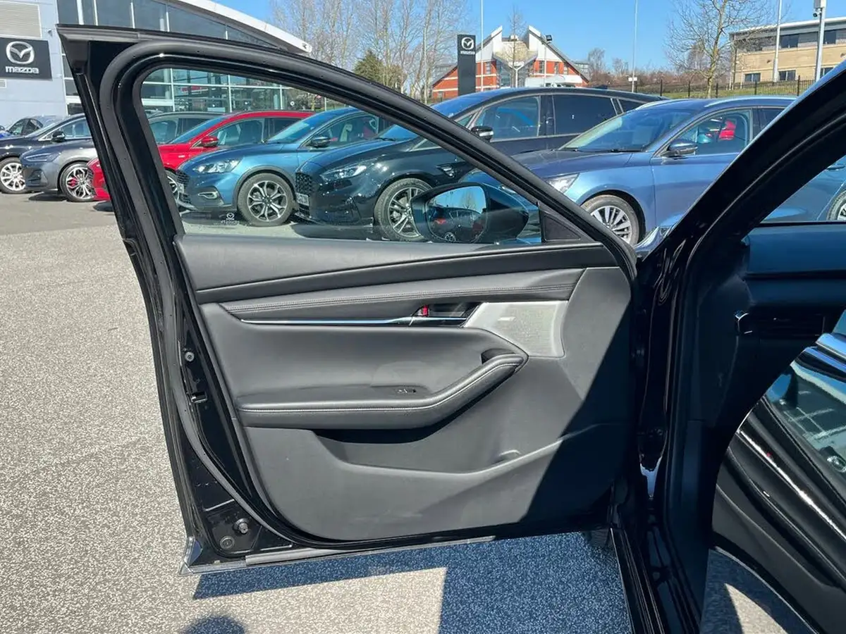 2024-mazda-mazda3-20-e-skyactiv-g-takumi-big-38