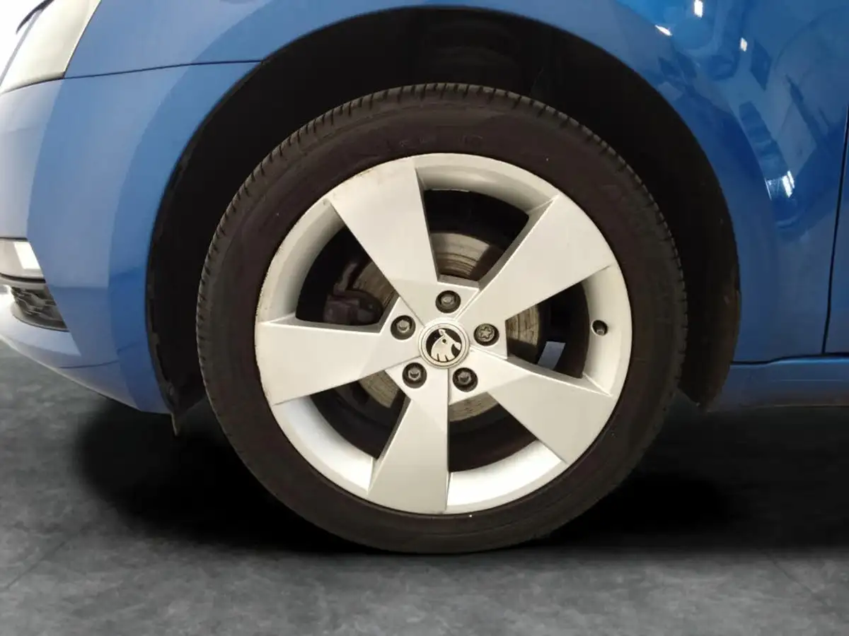 2020-skoda-octavia-16tdi-se-drive-estate-big-17