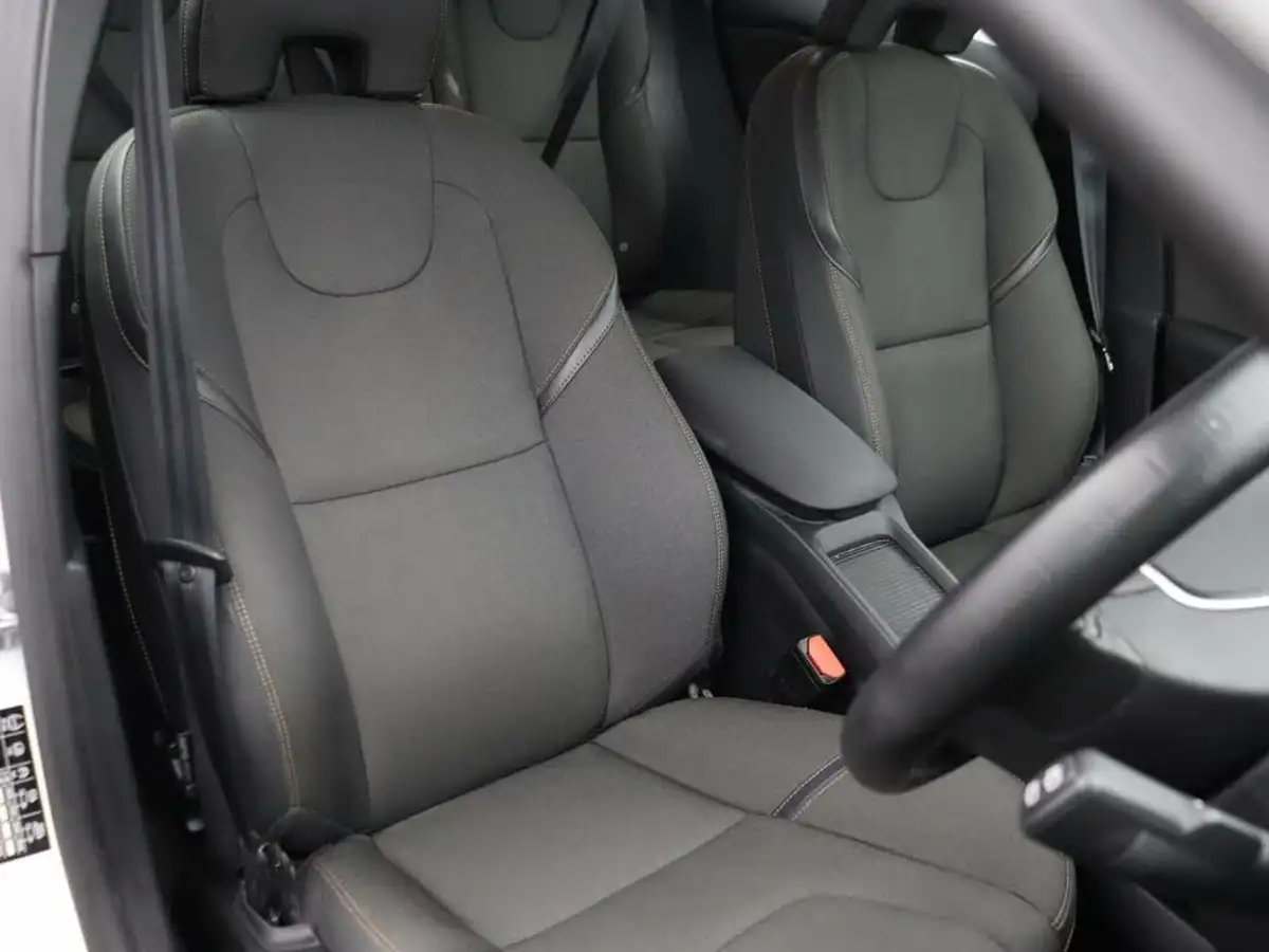 2018-volvo-v40-20-t3-cross-country-big-6
