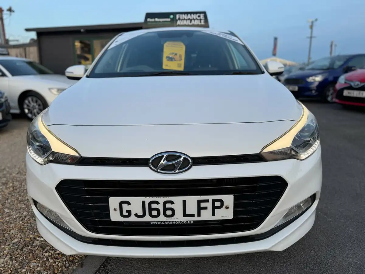 2016-hyundai-i20-10-premium-100ps-big-48