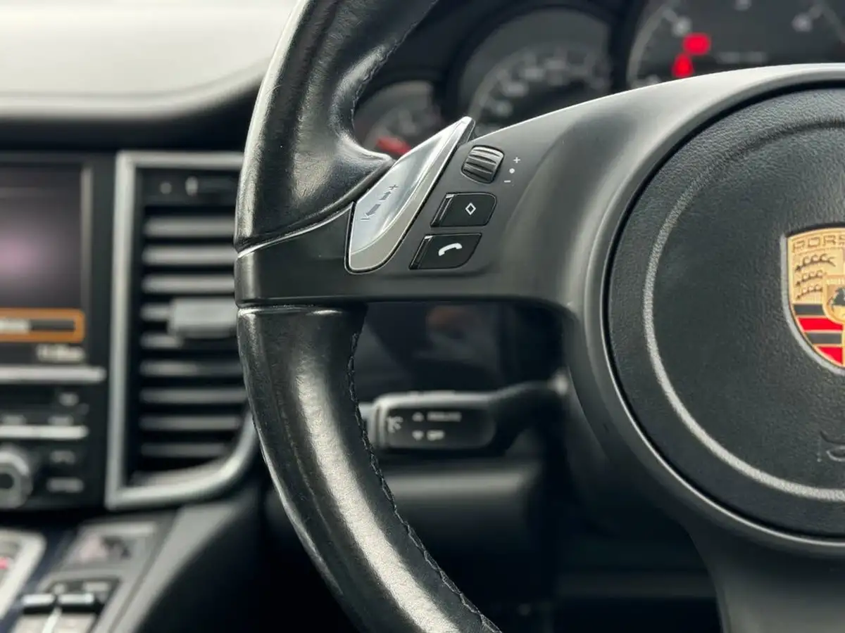 2015-porsche-panamera-30td-big-43