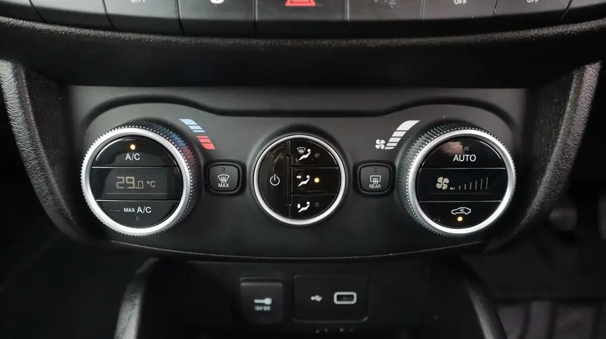 2021-fiat-tipo-10-cross-big-12