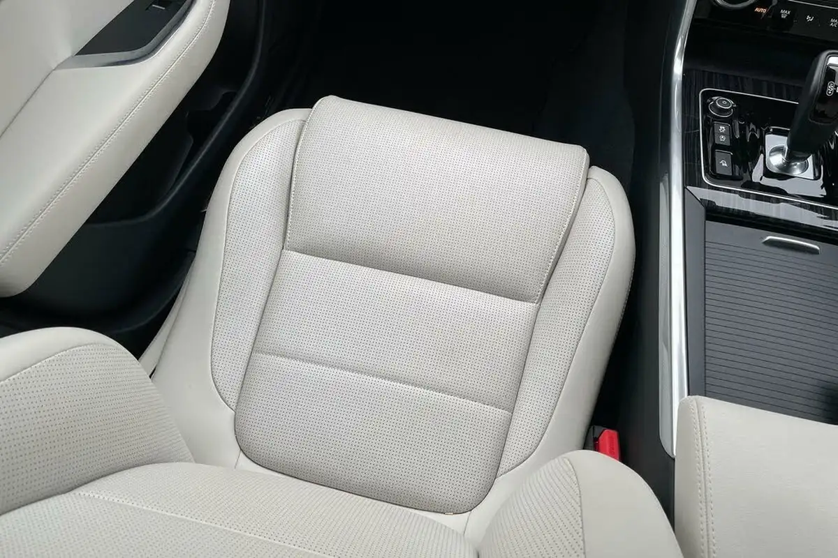 2024-jaguar-xe-20-d200-r-dynamic-hse-black-big-32
