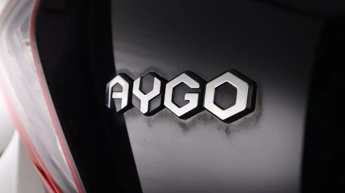 2019-toyota-aygo-10-vvt-i-x-play-tss-x-shift-big-20