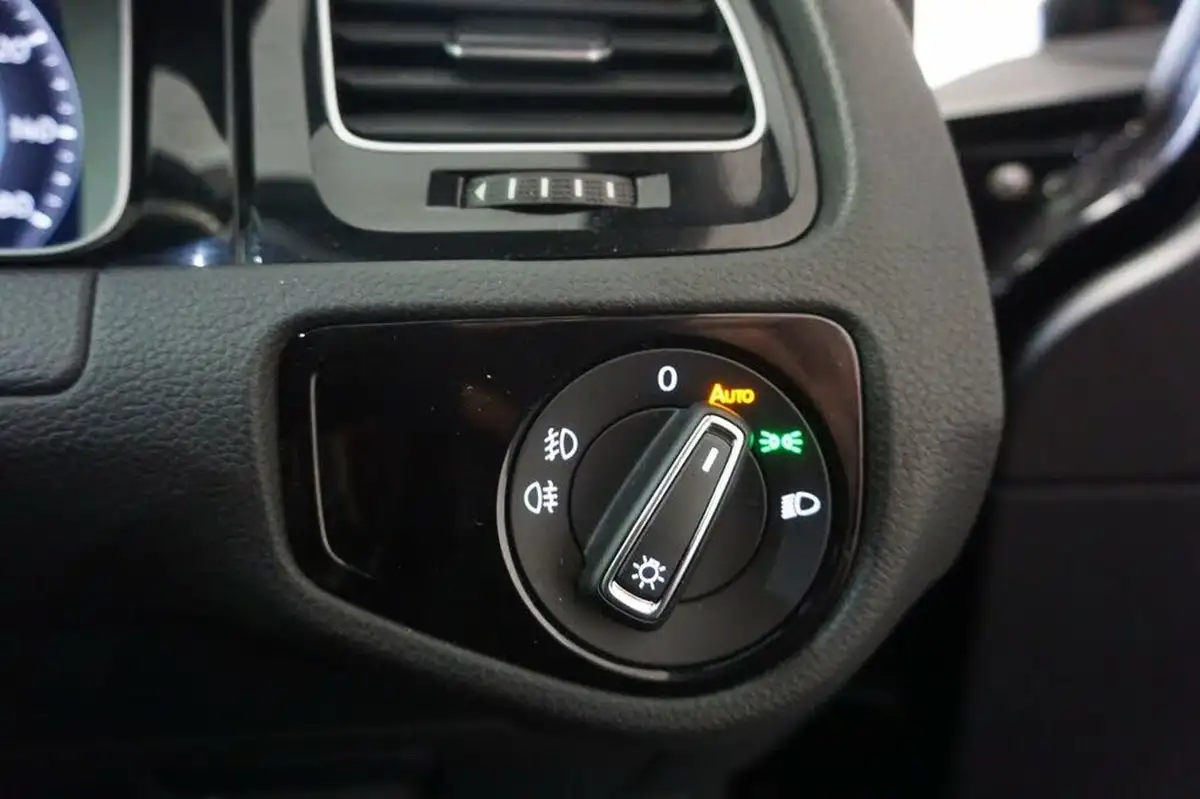 2020-volkswagen-golf-20-tsi-gti-performance-5d-dsg-big-19