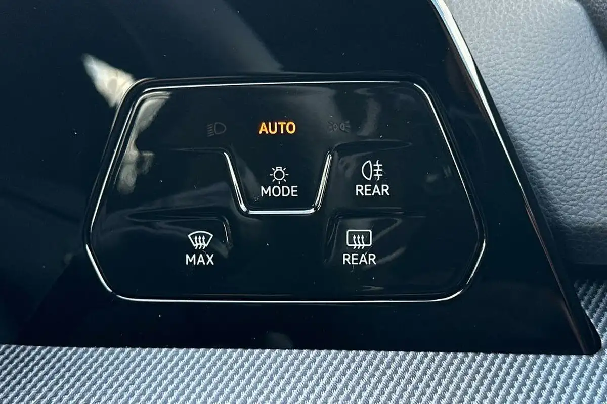 2024-volkswagen-golf-15-tsi-r-line-150ps-hatchback-big-12