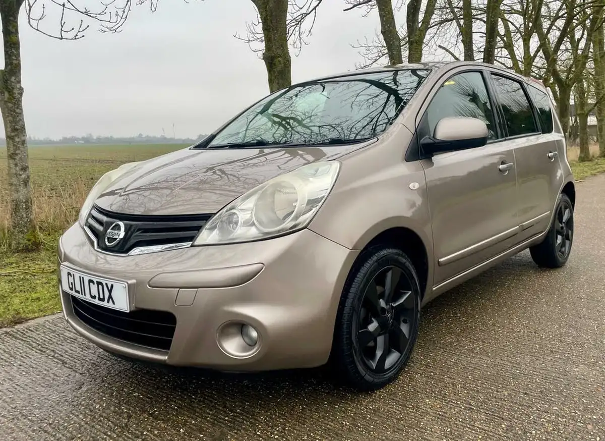 2011-nissan-note-16-tekna-big-10
