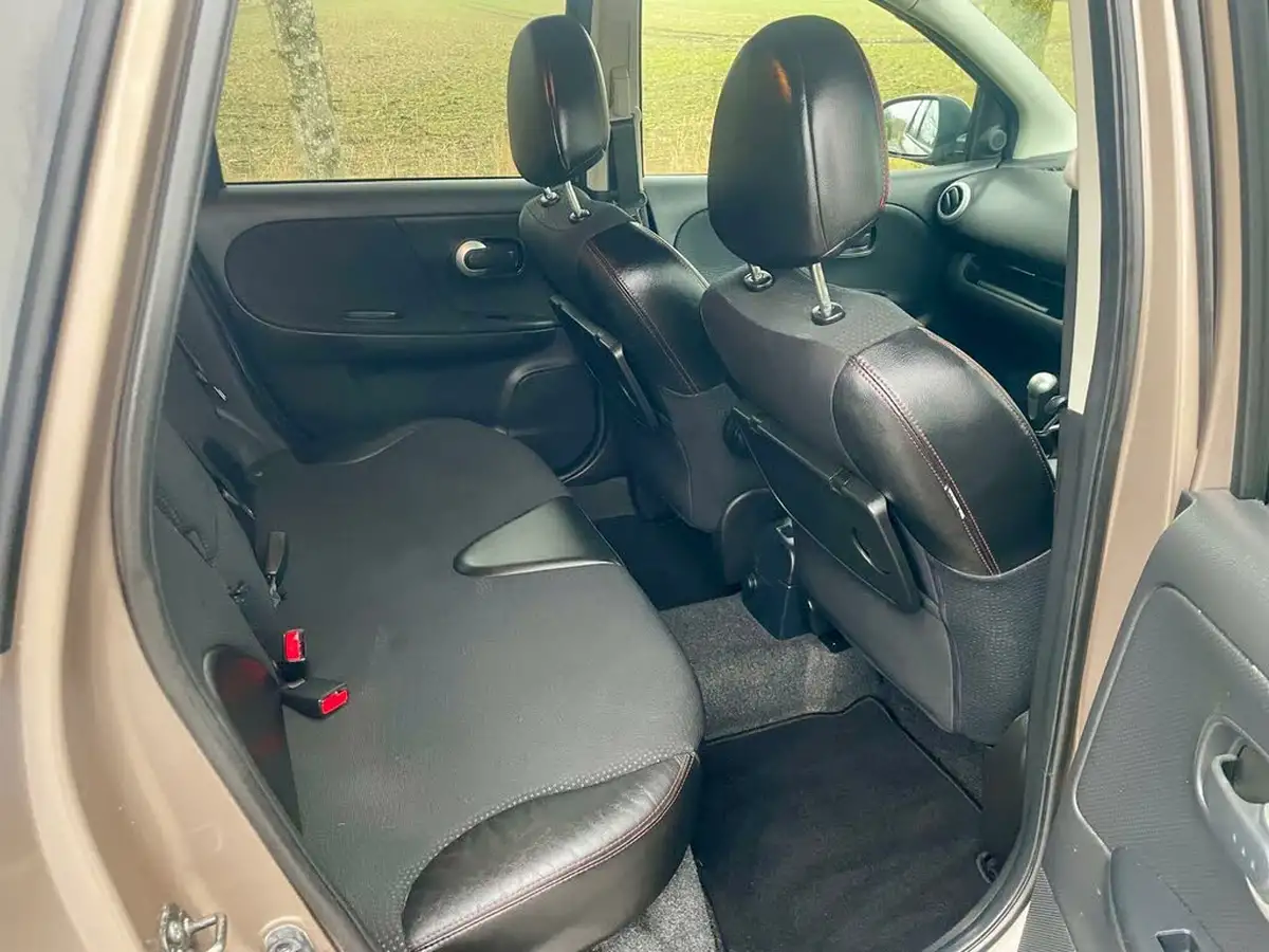 2011-nissan-note-16-tekna-big-34