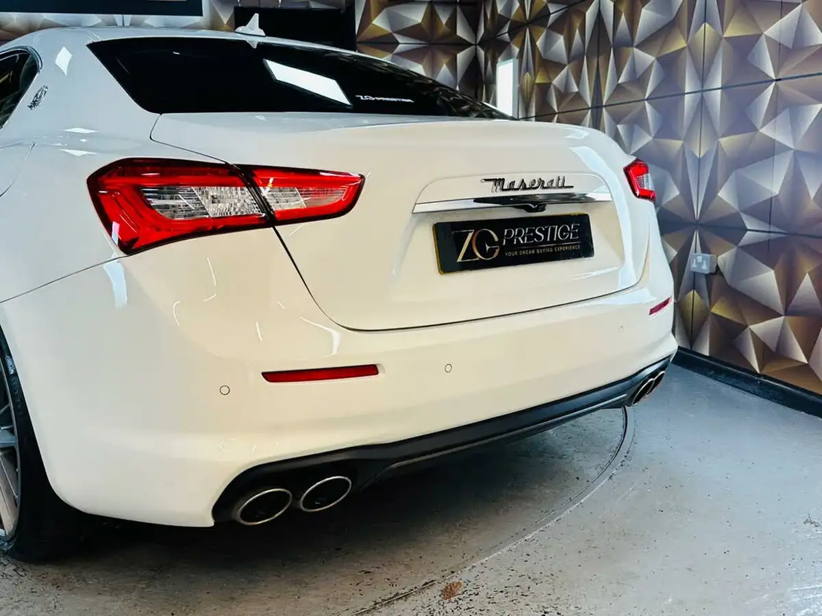 2019-maserati-ghibli-30-big-27