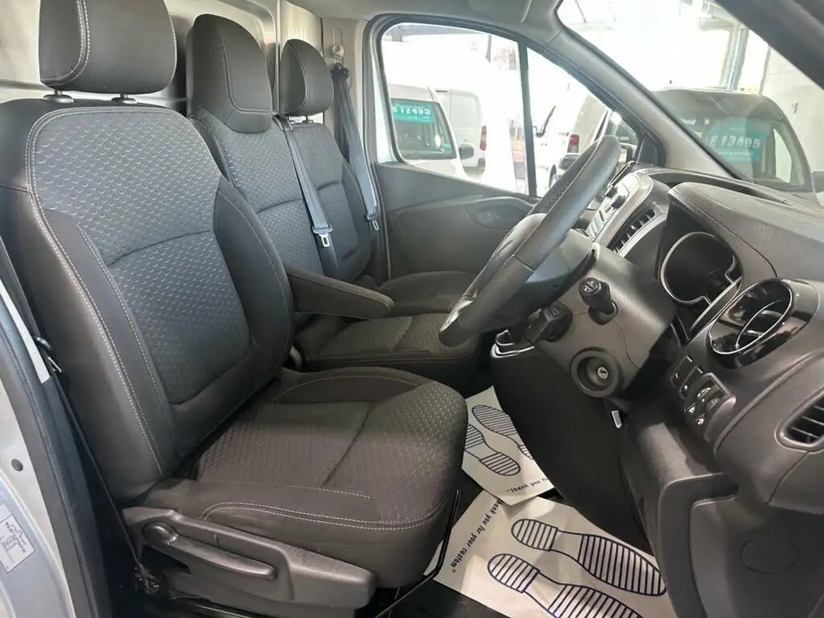 2015-vauxhall-vivaro-16cdti-sportive-2700-ecoflex-l1h1-120ps-big-9