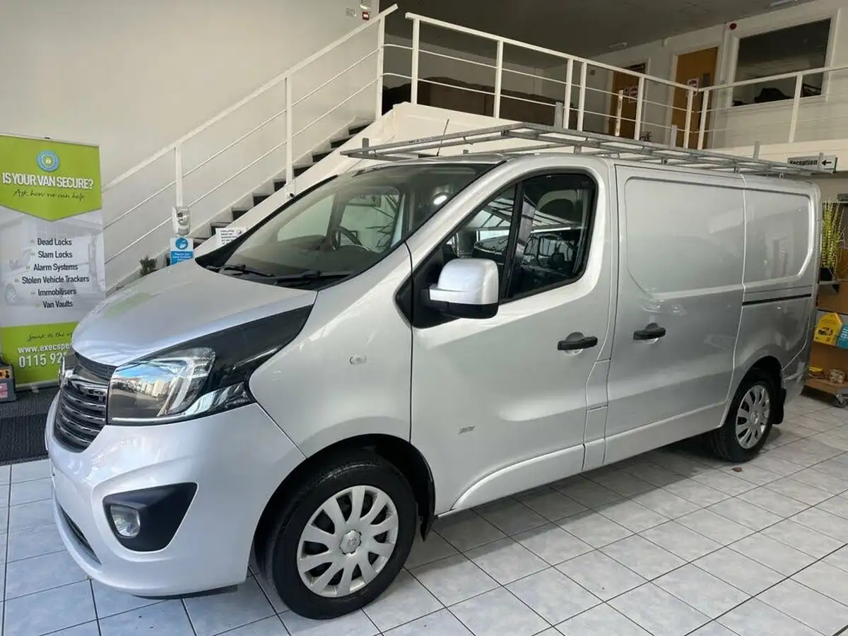 2015-vauxhall-vivaro-16cdti-sportive-2700-ecoflex-l1h1-120ps-big-27