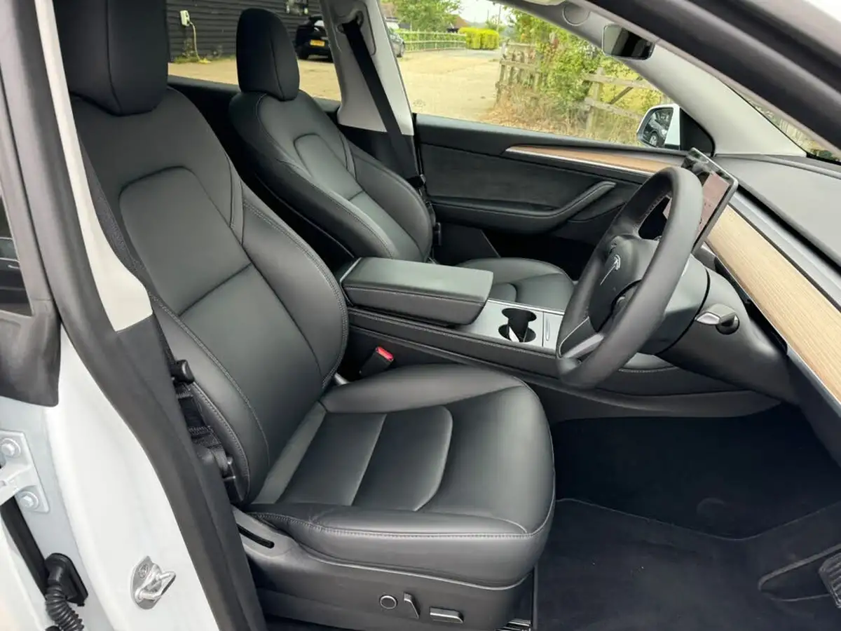 2023-tesla-model-y-e-rwd-big-24