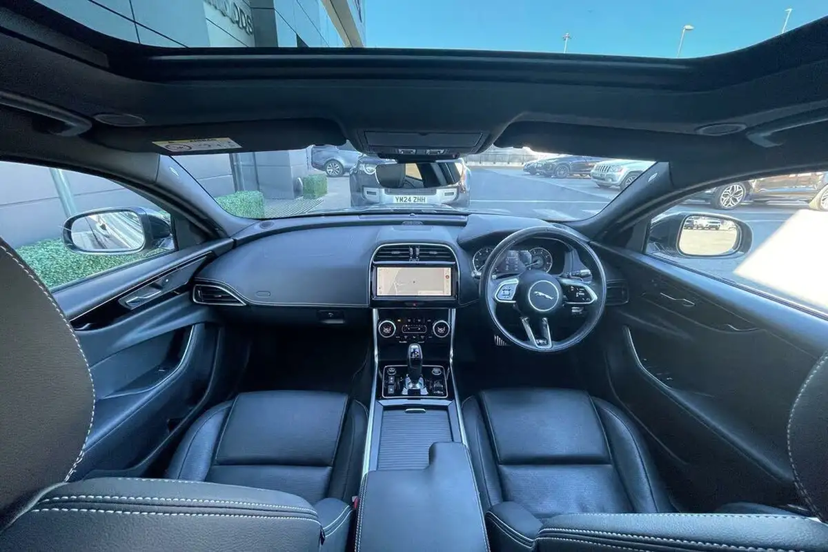 2021-jaguar-xe-20-p250-r-dynamic-black-big-3