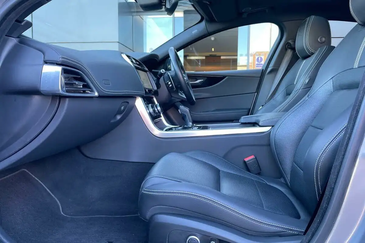 2021-jaguar-xe-20-p250-r-dynamic-black-big-31