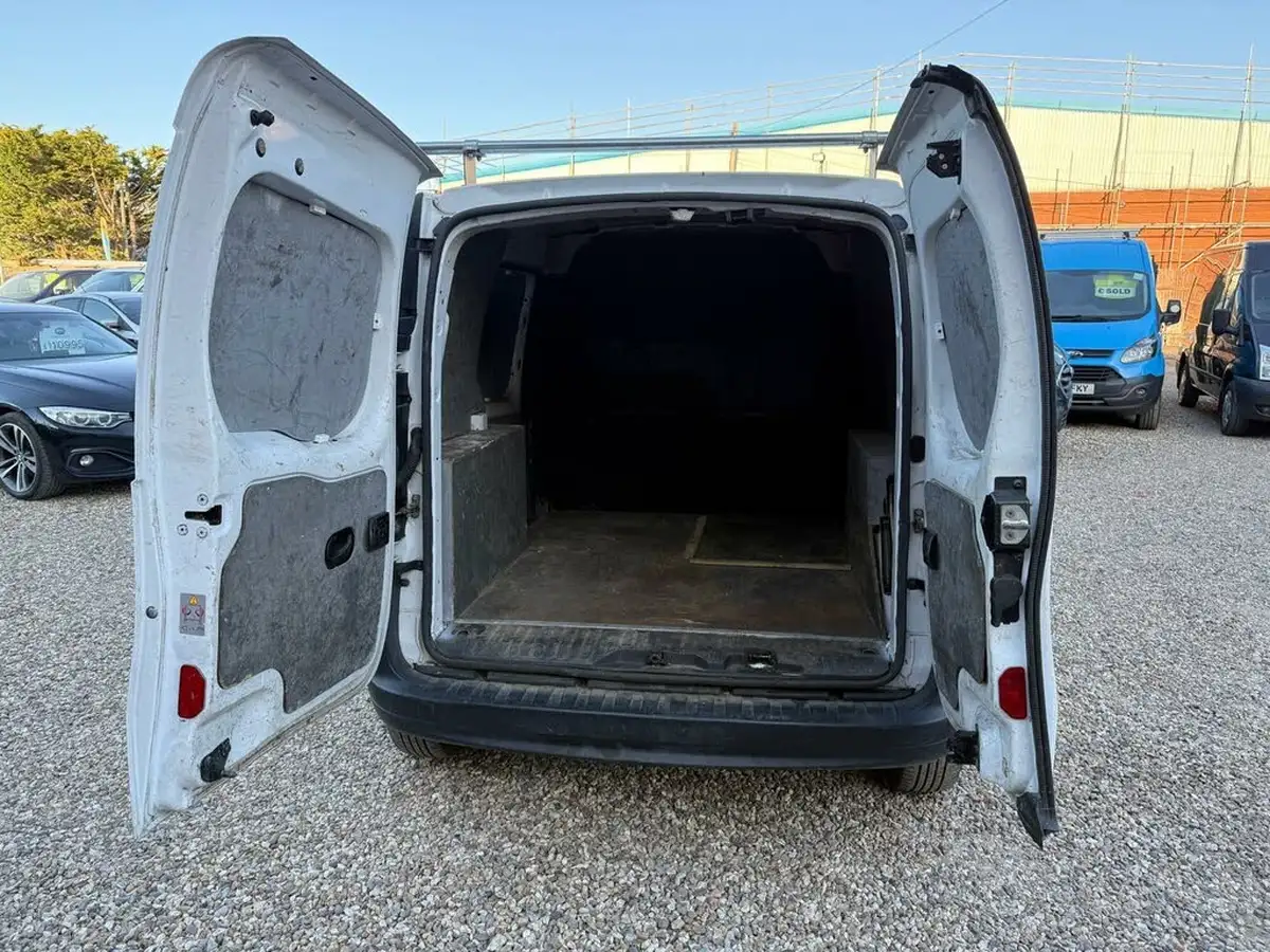 2016-renault-kangoo-15td-ml19-dci-90-business-panel-big-8