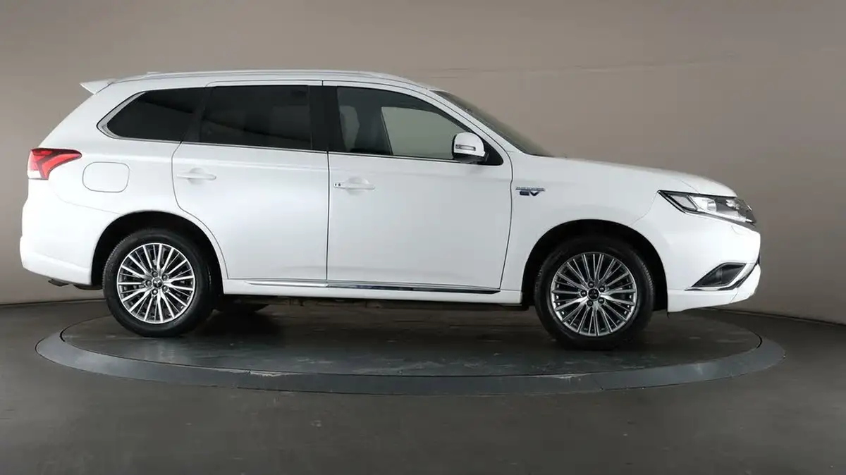 2020-mitsubishi-outlander-24-dynamic-phev-big-58