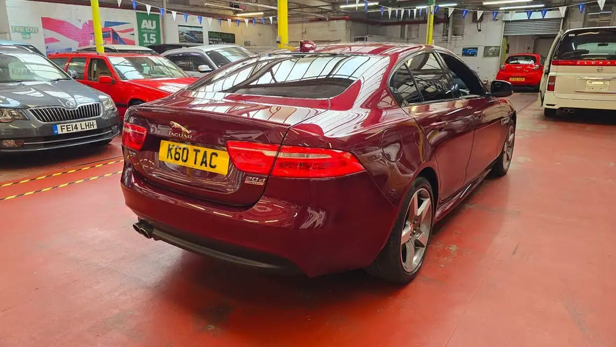 2017-jaguar-xe-20d-r-sport-180ps-awd-1999cc-auto-big-2