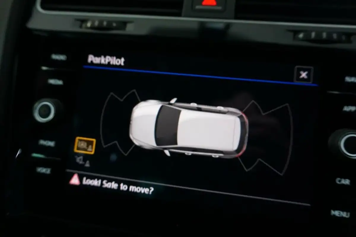 2018-volkswagen-golf-20tdi-gtd-hatchback-5d-big-31