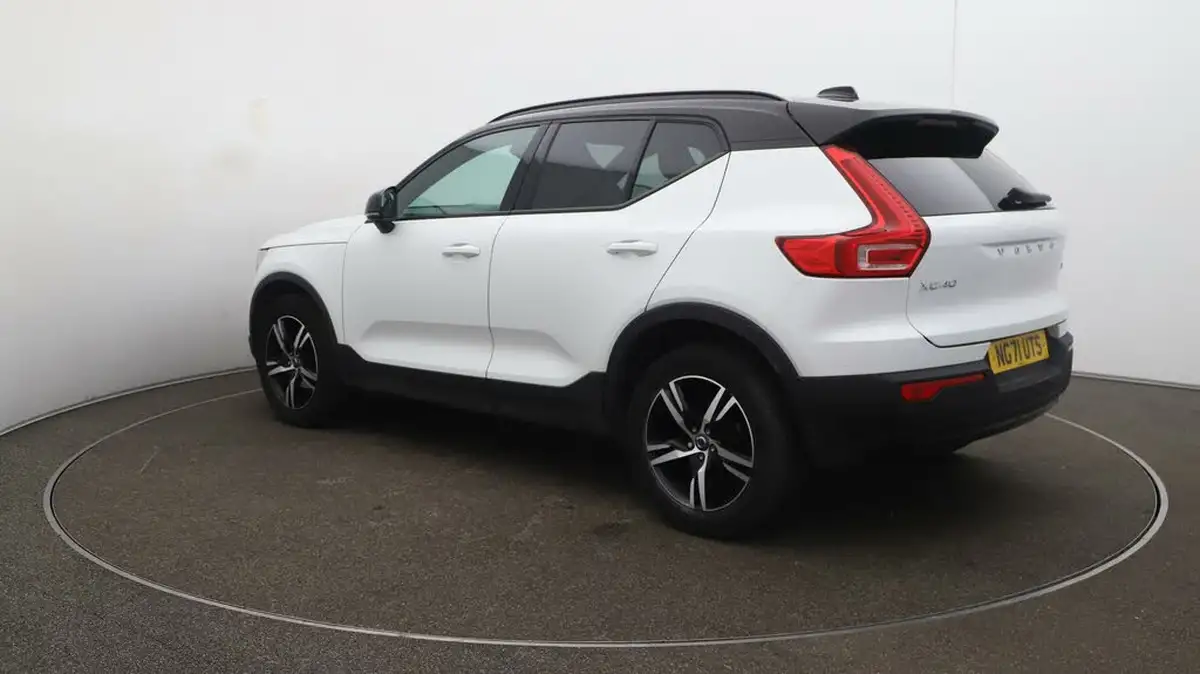2022-volvo-xc40-15-t3-r-design-auto-big-4