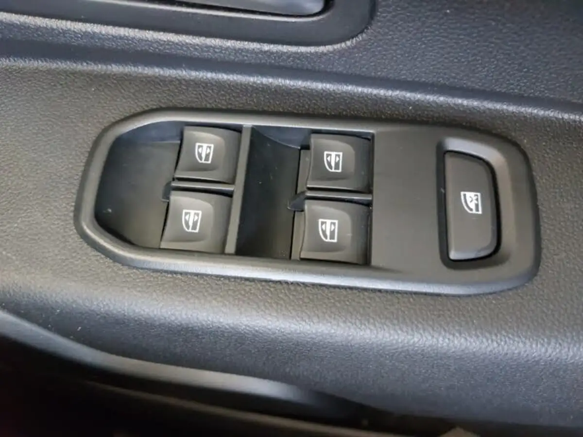 2022-dacia-duster-10-tce-comfort-90hpeu6d-4x2-window-van-big-18