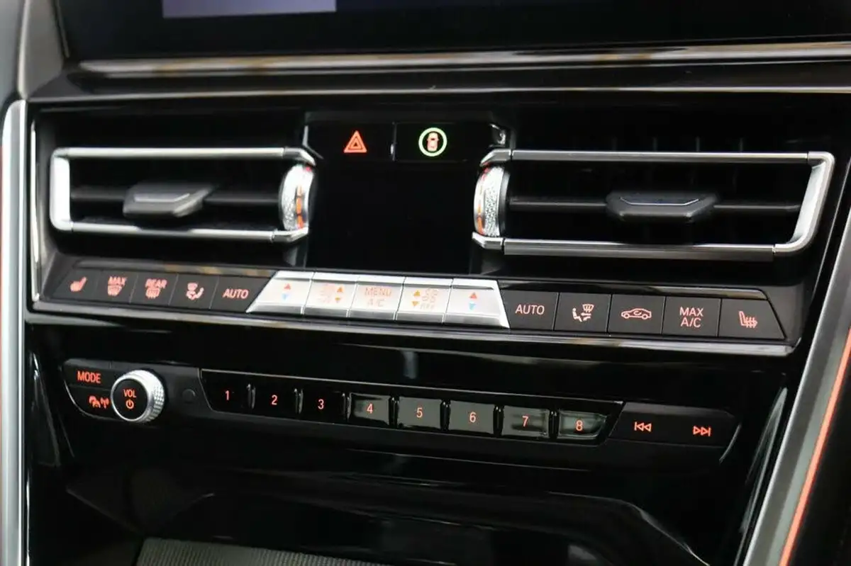 2019-bmw-8-series-30-840i-coupe-2d-big-33