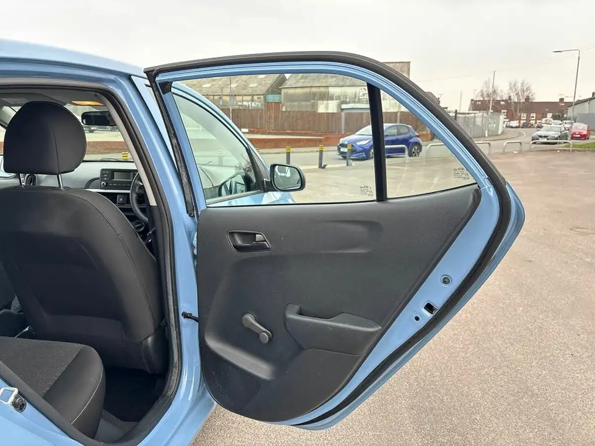 2018-kia-picanto-10-1-65bhp-adap-big-35
