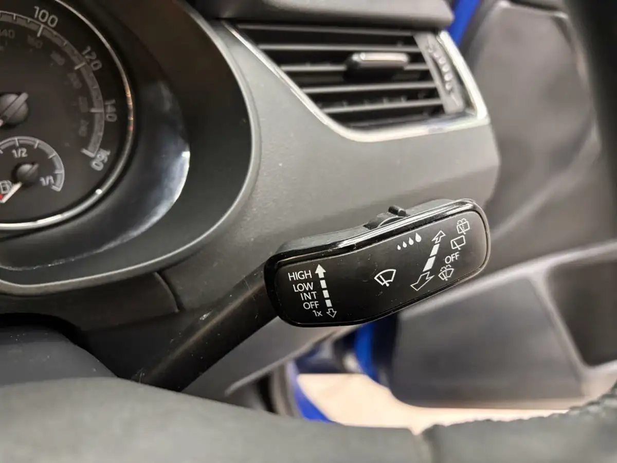 2019-skoda-octavia-16tdi-se-technology-estate-big-26