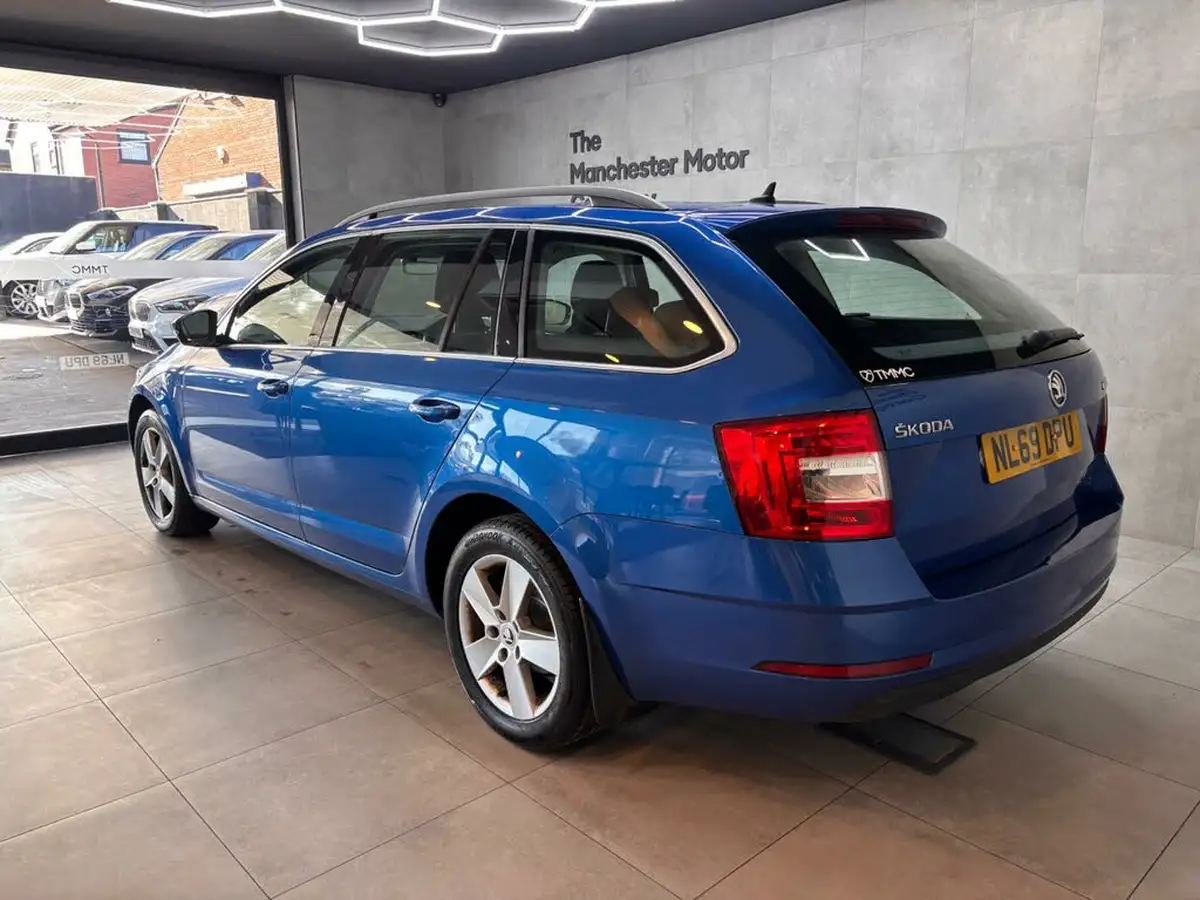 2019-skoda-octavia-16tdi-se-technology-estate-big-2