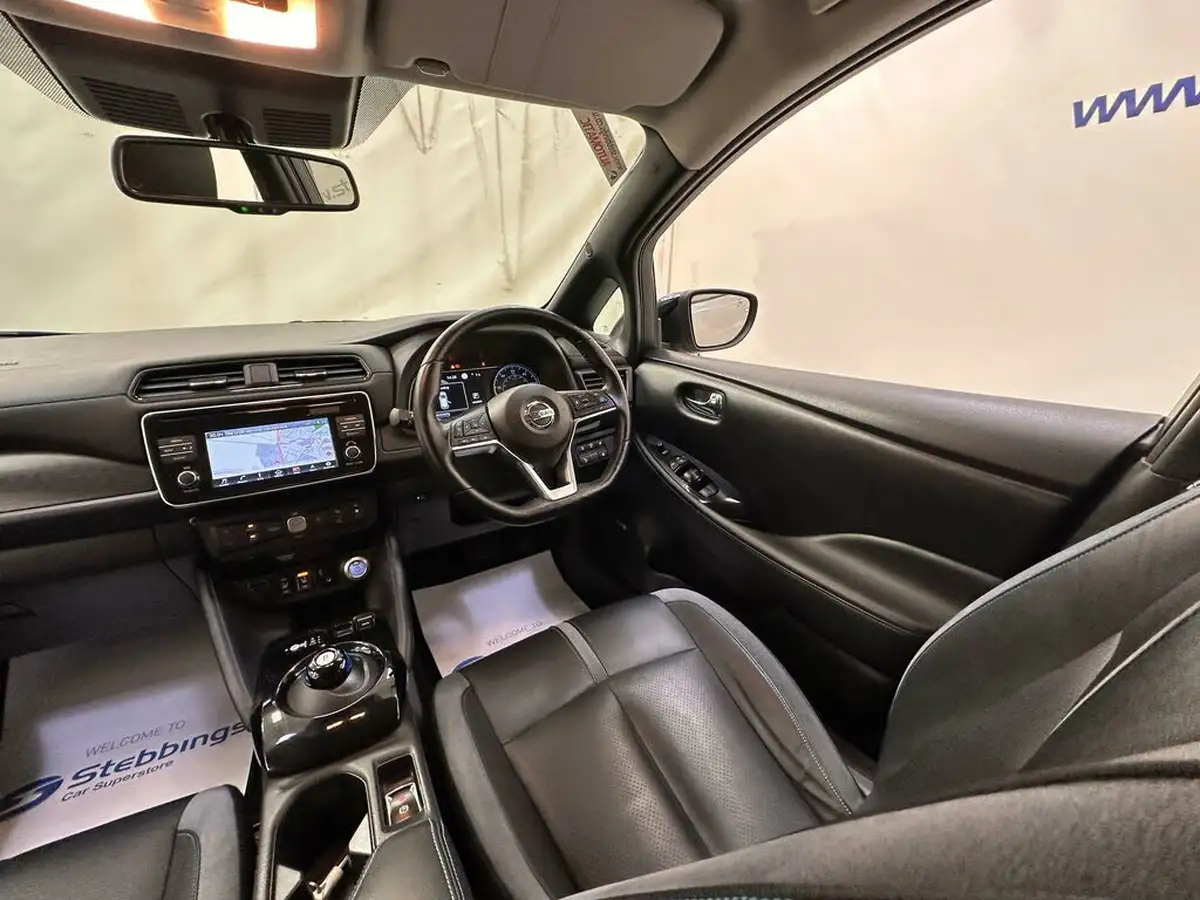 2018-nissan-leaf-e-tekna-110kw-big-18