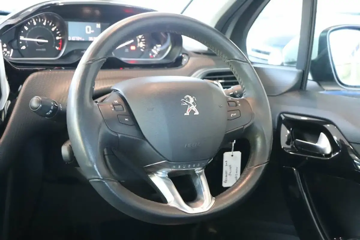 2017-peugeot-208-12-puretech-active-82bhp-ss-3d-etg5-big-15
