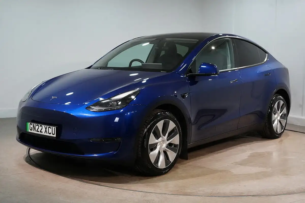 2022-tesla-model-y-e-long-range-big-8
